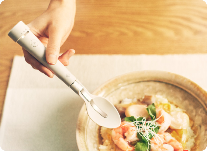 料理に使用するエレキソルトのスプーンのイメージ写真